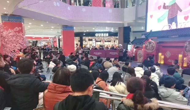 這面3層樓高的壹品玉屏，帶火這座16萬(wàn)㎡購(gòu)物中心的線下?tīng)I(yíng)銷 4.webp.jpg
